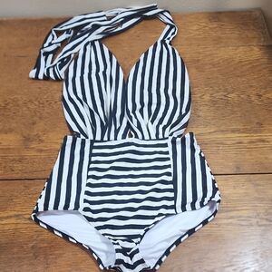 Cocoship Black and White Striped Halter Swimsuit Sz8 EUC